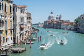 Recomendaciones sobre visitas, atracciones y rutas interesantes. Gran Canal De Venecia Italy