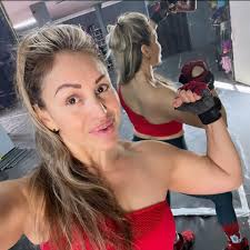 Giveaway del día de las madres!💐👩‍👧‍👦 No pierdas la oportunidad de  participar para ganar alguno de estos dos Ramos: 🌹1er. Premio