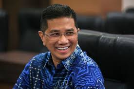 Disertakan juga dengan parti politik yang diwakili setiap menteri besar & ketua menteri. Sekutu Azmin Dijangka Bergabung Dengan Parti Politik Baharu Semasa Mstar