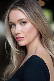 Kari Buckley's Instagram, Twitter & Facebook