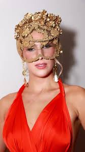 DRESS-BARBARA,” nero da sogno 💃🏻✨: apertura frontale sexy, tessuto  stretch, petto accentuato e decorazione dorata centrale 💖. Elegante e  sofisticato, perfetto per qualsiasi occasione importante 🌟. ✨La donna  della serata #luxurylifestyle ...