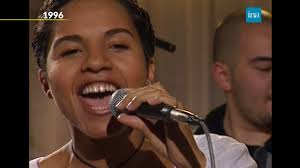 Mad in Paris chante "Paris a le blues"