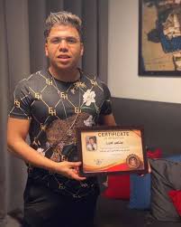 لدي فكر واسير بمبدأ الله الغني عن كل شيئ، بهذه الكلمات وصف المطرب الشاب عمر كمال، رحله شقاء وعناء مر بيها حتى اصبح. Ù…Ø¤Ø³Ø³Ø© Ù…Ø´Ø§Ù‡ÙŠØ± Ø§Ù„Ø¹Ø±Ø¨ ÙÙŠ Ù„Ø¨Ù†Ø§Ù† ØªÙƒØ±Ù… Ø¹Ù…Ø± ÙƒÙ…Ø§Ù„ ÙÙ† ÙˆØ«Ù‚Ø§ÙØ© Ø§Ù„ÙˆØ·Ù†