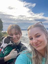 Worldwide from December to February] Hello, we are a french couple, both  nurses. Actually in a long term house and dog sitting in French Polynesia  until early December 🌺 We are looking