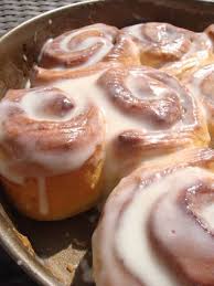 Roules A La Cannelle Ou Cinnamon Rolls C Est Tres Facile A Faire Roules A La Cannelle Recette Dessert Gateaux Et Desserts