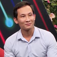 Gái ngân hàng tự dưng hỏi bạn trai nếu cưới mà ko đăng ký kết hôn thì sao?  Anh lái tàu ngớ người ko biết trả lời kiểu gì. Cô nàng bị