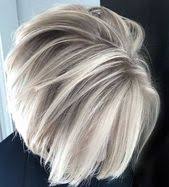 Cette longueur est parfaite pour celles d'entre vous qui veulent « ouvrir » leurs visages, relever leurs cheveux avec pince, se faire des mèches, etc. Coupe Cheveux Gris Mi Long Femme 50 Ans Archives Page 11 Sur 181 Magazine Moms Inspiration Pour Parents Modern Mom Fashion Lifestyle Magazine