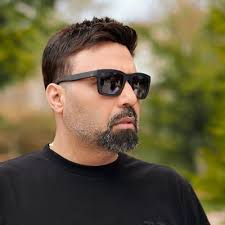 Jennifer McQuesten (@mcjenn)