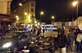 Des images de l'attaque d'une terrasse sont diffusées. Au Moins 120 Morts L Etat D Urgence Decrete En France Le Devoir