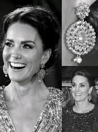 How pretty are her earrings 👀