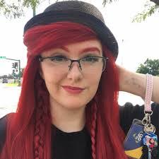 Elizabeth Redding's Instagram, Twitter & Facebook