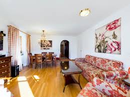 Haus florian se encuentra en grainau. Anna Im Landhaus Florian Bergland Ferienwohnungen Garmisch Partenkirchen