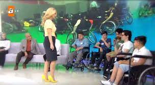 Sitemizden kesintisiz olarak atv canlı yayınını izleyebilirsiniz. Muge Anli Nin Canli Yayinda Guzel Oglum Diye Tanittigi Isim Dikkat Cekti Son Dakika Magazin