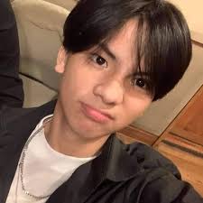 i am a girl who loves him>>>> Fian Andrei Guevara