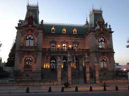 La Quinta Gameros Es Uno De Los Edificios Mas Bellos De La Ciudad De Chihuahua Y Ciertamente Una De Las Mansiones Mas Ciudad De Chihuahua Mexico Mexico Lindo