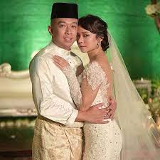 I found this pic which i would consider to do my baju nikah. Nora Danish And Nedim Nazri Are Married The Couple Tied The Knot At An Intimate Ceremony At Glasshous Instagram Fashion Nora Danish Photography Magazine Cover