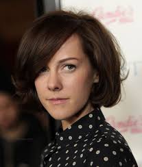 Jena malone in catching fire. Jena Malone Prim And Proper Above The Collar Haircut And Fully Buttoned Up Blouse