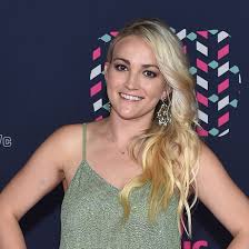 Jamie lynn spears, who played the optimistic zoey brooks, a newcomer to the fictional pacific coast academy, and sang the theme song follow me, reimagined it for a new generation (and the old one that's clinging to youth. Zoey 101 Jamie Lynn Spears Bestatigt Reboot Bravo