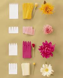 Comment Creer Une Fleur En Papier Crepon En 2020 Bricolage Fleurs En Papier Fleur Papier Crepon Fleurs En Papier