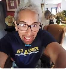 Con profunda pena se participa el sensible fallecimiento de Alonso Palafox,  conocido estilista guaymenses. En los años '80 y '90 tenía su negocio,  junto a Eddie, en la Diagonal Yáñez, y luego