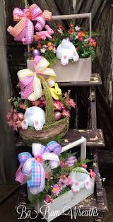 I will keep it short and sweet today, my mom surprised me for my 40th birthday with a visit from germany, so we. 60 Outdoor Easter Decorations Ideas Which Are Colorful And Egg Stra Special Hike N Dip Easter Floral Easter Arrangement Easter Outdoor