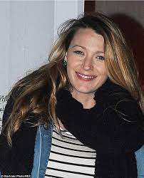 In it, she appears fresh faced (naturally), with her long blonde hair freshly. Blake Lively Is Letting Her Natural Dark Hair Color Grow In During Her Pregnancy Daily Mail Online