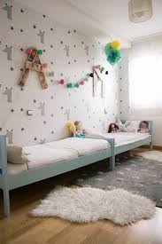 80 Astuces Pour Bien Marier Les Couleurs Dans Une Chambre D Enfant Archzine Fr Deco Chambre Enfant Papier Peint Chambre Bebe Papier Peint Chambre