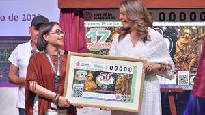 Lotería Nacional celebra con sorteo histórico a los 50 millones de usuarios de la CFE