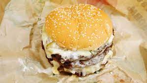 4枚の肉厚ビーフパティをとろっとチーズと共にこれでもかと食らうバーガーキング「キング・イエティ ザ・ワンパウンダー」試食レビュー - GIGAZINE