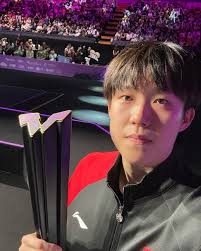 Xu Xin & Yao Yan two-wheeling their way into our hearts ❤️🚴‍♀️  #FridayFunday #PlayerWatch #WTT #TableTennis #PingPong #China #XuXin #YaoYan