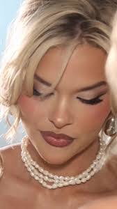 Lilly Laughlin's Instagram, Twitter & Facebook