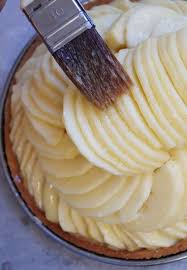 Tarte Aux Pommes Classique Creme D Amande Et Compote Recette Olivia Patisse En 2020 Tarte Aux Pommes Recette Tarte Aux Pommes Decoration Tarte