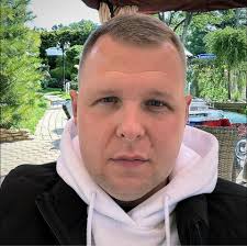 To all players who considering that “the game is dying” i would like to  explain few things and little bit comfort a players who doesnt think like  this As its totally obvious