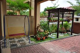 10 jenis taman depan pagar rumah minimalis 18 12 2021 pilihan lainnya adalah kamu membuat taman depan pagar rumah berisi tanaman yang berupa semak semak desain taman depan pagar rumah ini diselaraskan dengan pagar kayu yang berbentuk masif rumah terlihat lebih cantik 3 rumah dengan pagar tanaman Calonarsitek Com Ide Dekorasi Rumah Minimalis Terbaru