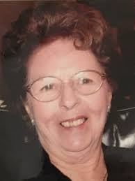 Carolyn Maki's Instagram, Twitter & Facebook