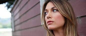 Natalie zea has locked in not one, but two jobs. Natalie Zea Verlangert Bei Justified Bucht Californication