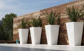 Idee Deco Jardin Et Terrasse Pot De Fleur Blanc Idee Deco Jardin Jardin Moderne Pot De Fleur Design