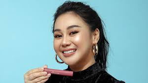 Selebgram Linda Wan dari Pesulam Kini Menjadi Pengusaha Skincare Heslin  Beauty