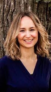 Wendy Hetzel's Instagram, Twitter & Facebook