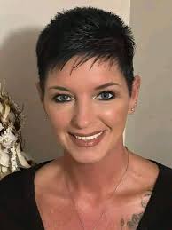 COMMENT with your favorite grandma look below! ⬇️