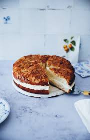 Anschließend die milch zu kochen bringen. Rezept Fur Bienenstich Aus Der Springform German Bee Sting Cake Zucker Zimt Und Liebe