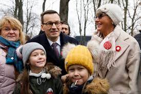 Mateusz morawiecki postanowił wyróżnić na swoim facebooku sklepy dino. Prime Minister Mateusz Morawiecki At The Family Picnic Hosted By The Chancellery Of The Prime Minister Kancelaria Prezesa Rady Ministrow