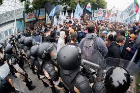 Contra la represión – “La Ley de Glaciares no se toca”.