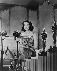 Oscar night 1940  Vivien Leigh won the Academy Award for Best Actress for  her role as Scarlett O'Hara in "Gone With The Wind". . . . #vivienleigh  #вивьенли #ویوین_لی #academyawards #oscars #