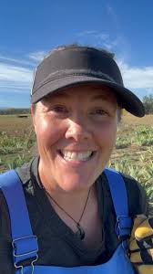 I forgot to post this yesterday! Enjoy the blooms I have in my field!  Remember… although this seems like a lot, these are just a few colors out  of 12,000 bunches 😂