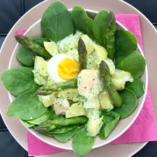 Salade De Pomme De Terre Epinard Asperge Saumon Et Oeufs Cobb Salad Salad Food