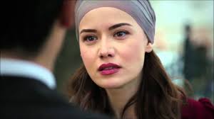 Fahriyenin əvvəlki və indiki görünüşü arasında fərqi şəkillərə baxdıqdan. Fahriye Evcen De Estetik Yaptiran Unluler Kervanina Mi Katildi