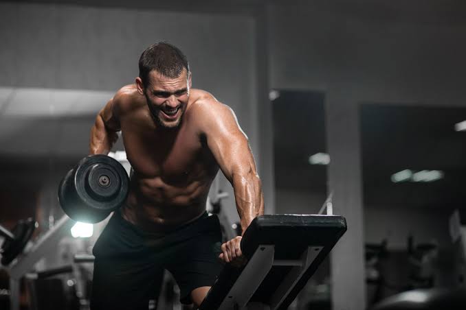 dolor de hombro en el gimnasio