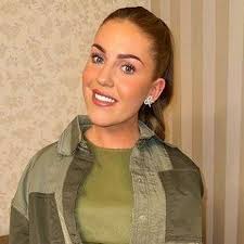 Abbie Lynn's Instagram, Twitter & Facebook