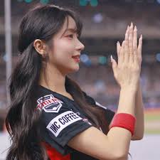 全新）lele land樂樂寫真書含簽名唇印乳拓| 蝦皮購物